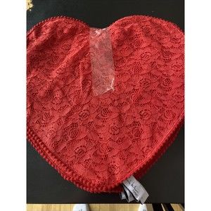 Set of 4–Nicole Miller VALENTINE’S DAY RED Heart Shaped Lace Placemats 15”
